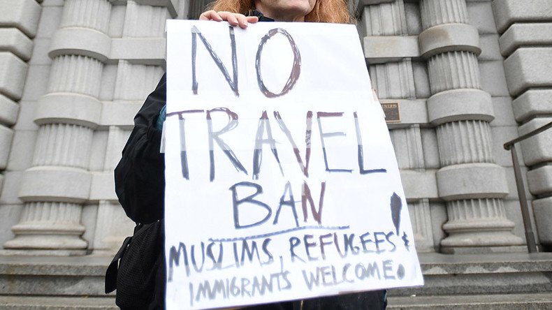 Democrats move to challenge Trump's new travel ban in court