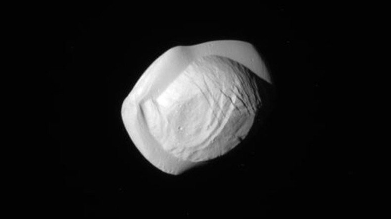Saturn’s moon Pan looks like lumpy flying saucer in closest-ever photos (VIDEO, IMAGES)