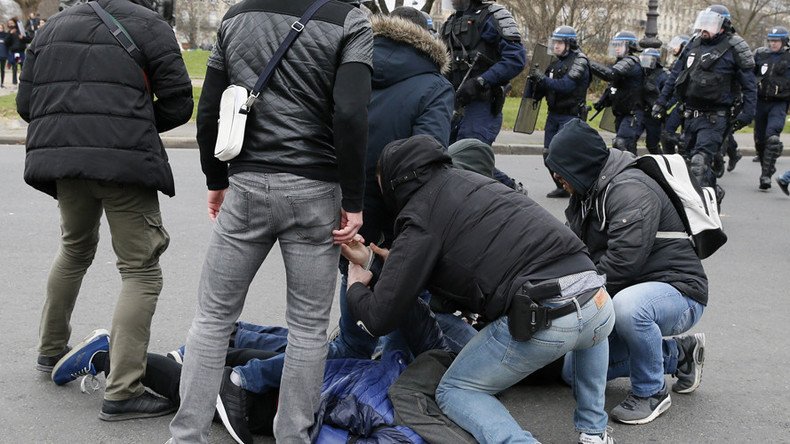 School's out! French police use tear gas as ‘state violence’ protests spread to schools
