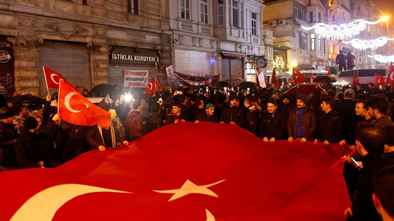 Dutch embassy & consulate in Turkey closed off as diplomatic row escalates (VIDEO)