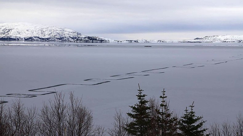 Weird geometric pattern etched into Iceland’s largest lake baffles locals (PHOTOS)