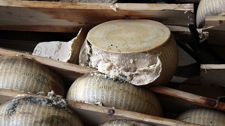 Cheesy bandits: Italian police nab gang suspected of pilfering parmesan (VIDEO) 