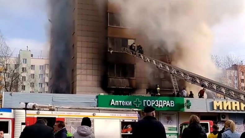 Passersby climb burning building to save schoolboy from window (VIDEO)