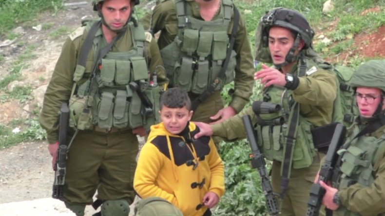 IDF soldiers grab 8yo Palestinian boy, drag him away ‘to find stone-throwers’ (VIDEO)