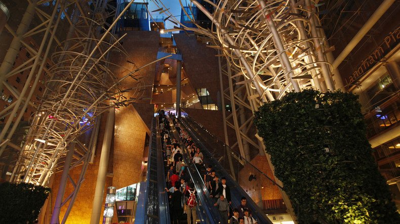 Crowds injured after Hong Kong escalator suddenly changes direction (VIDEOS)