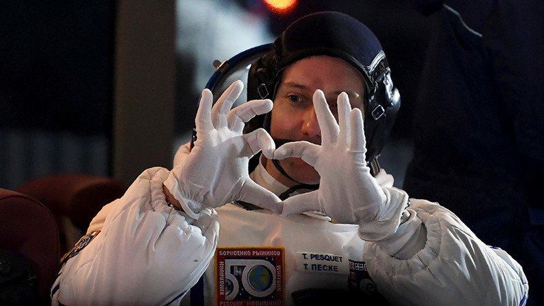 Romantic or recipe for disaster? Astronaut takes couple’s wedding rings into orbit (PHOTO)