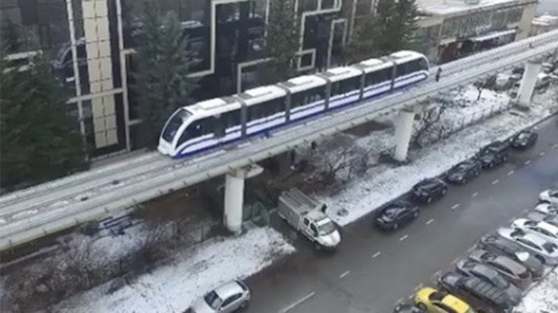6-meter-high stroll: Passengers forced to walk after Moscow monorail breakdown (PHOTO, VIDEO)