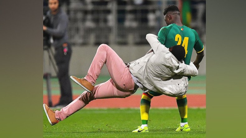 Senegal v Ivory Coast match abandoned in Paris after pitch invasion, player ‘rugby tackled’ (VIDEO)