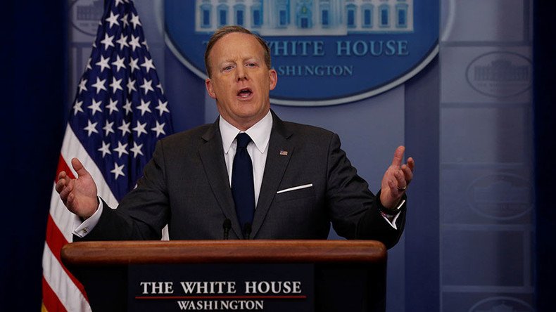 ‘If Trump uses Russian dressing, that’s Russian connection’ – Spicer to press as Twitter explodes
