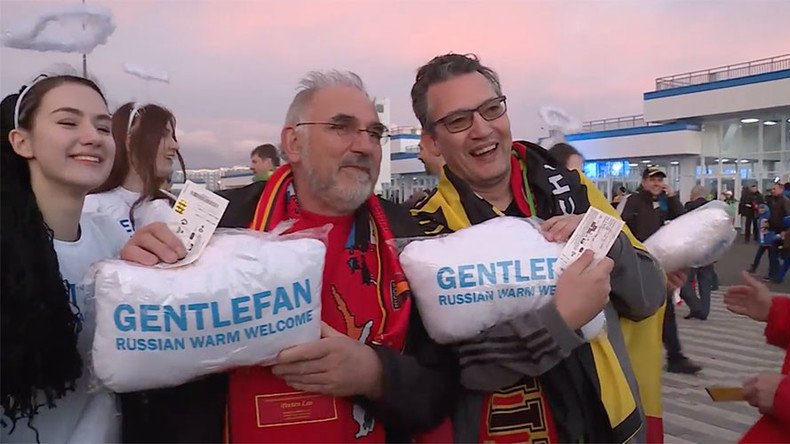 Russian angels welcome Belgian Red Devils’ fans with cloud-pillows in Sochi (VIDEO)