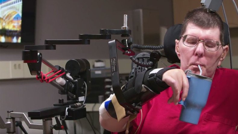 Brain power: Paralyzed man uses thoughts to move arm & hands (VIDEO)