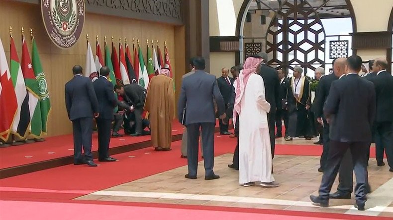 Lebanese President faceplants at start of Arab summit (VIDEO)