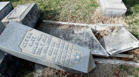Muslim-Americans pledge to protect Jewish sites after anti-Semitic vandalism & threats