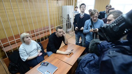 Navalny fined $350 for staging unauthorized rally, gets 15 days in jail for resisting arrest