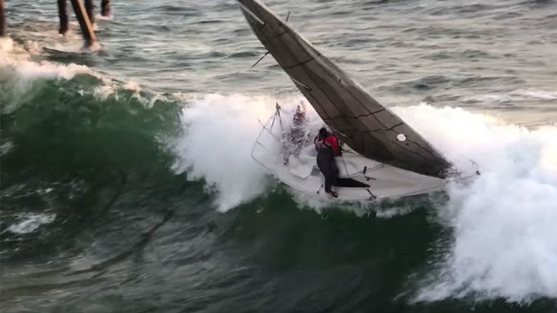 Crew jumps ship seconds before sailboat capsizes, smashes into LA Pier (VIDEO)