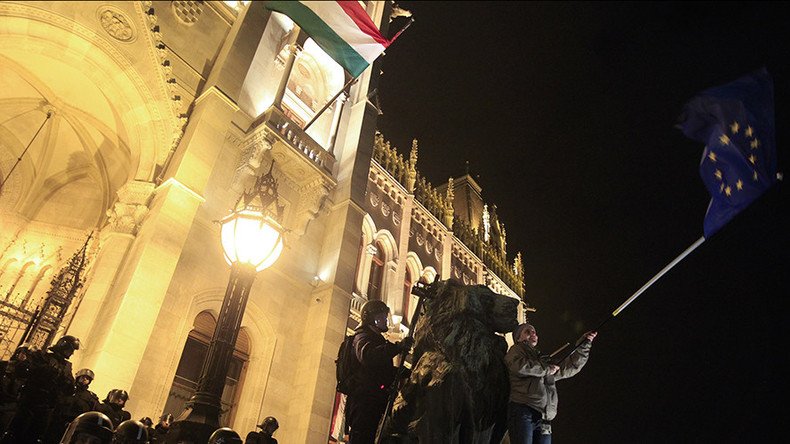 ’Let’s Stop Brussels' – Orban’s govt asks Hungarians how to deal with EU policies