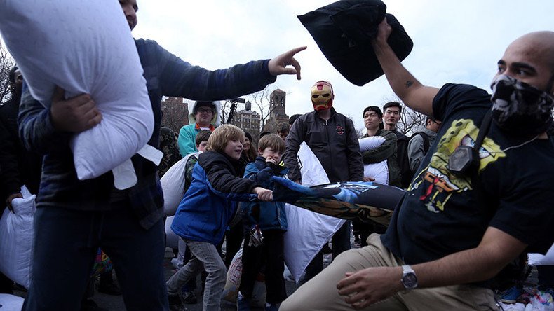 Soft power: Global pillow fight takes over NYC & other cities across the world (VIDEOS, PHOTOS)