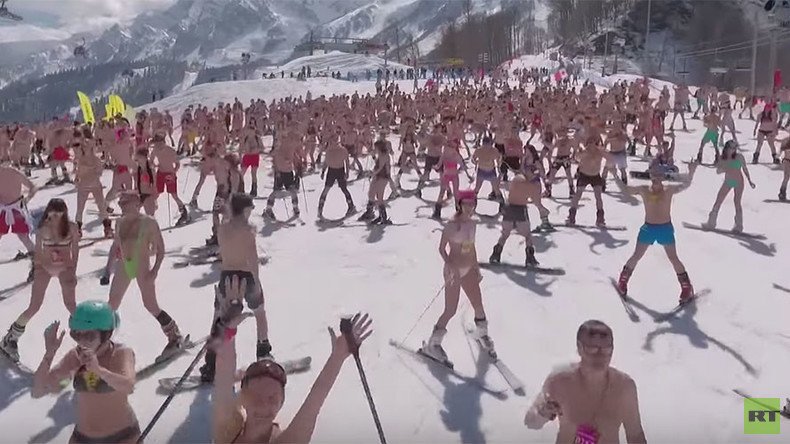 Hundreds of half-naked skiers take to Sochi’s slopes in world record bid (VIDEO)