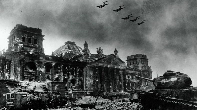 1,418 days of WWII viewed through lens of legendary Soviet photographer (GRAPHIC IMAGES)