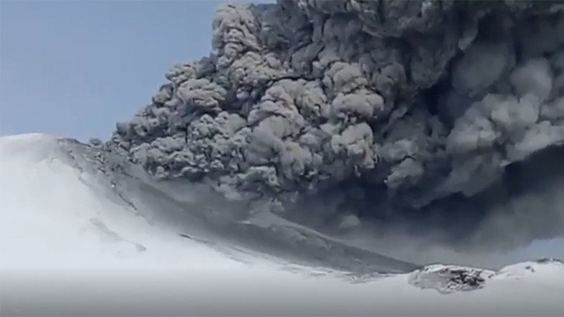 2 volcanos spew ash in Russia’s quake-rattled Kamchatka