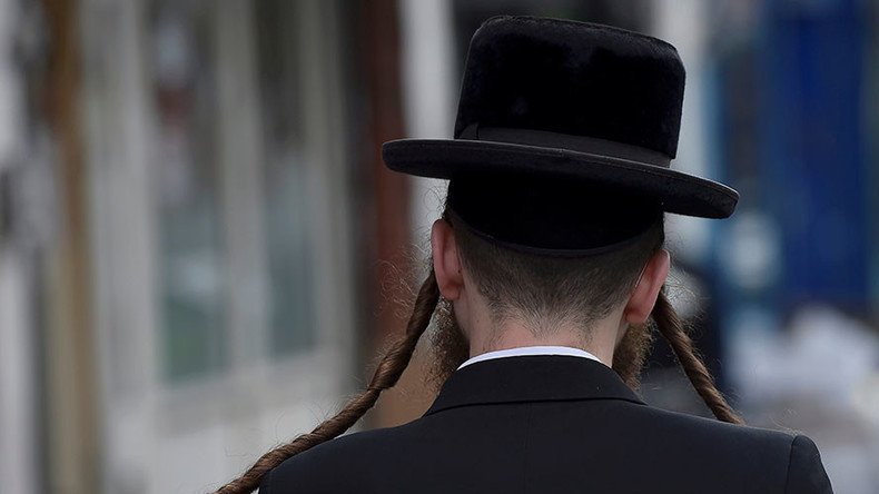 ‘We know where you live’: Swedish Jewish center closed after Nazi threats