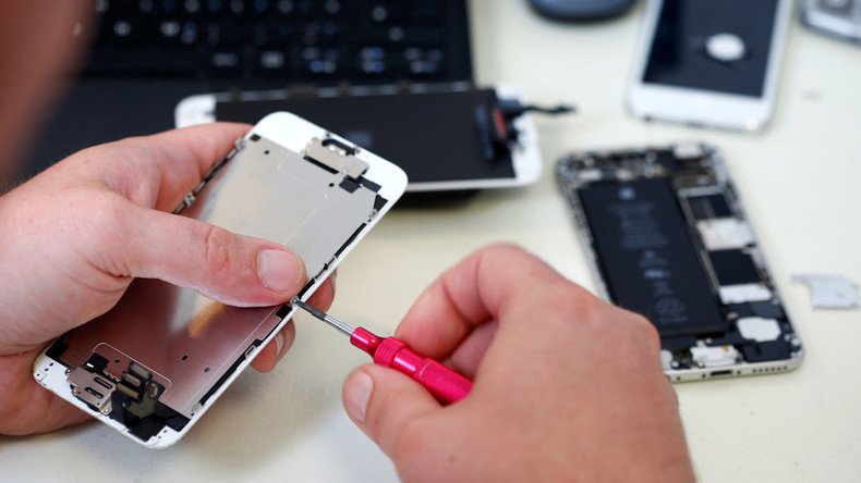 Apple taken to court by Australia over alleged iPhone ‘bricking’