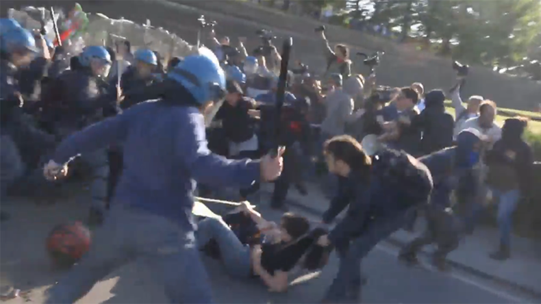 Protesters clash with police at G7 summit in Italy (VIDEO)