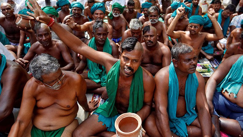 Indian farmers protest naked after being denied debt talks with PM (VIDEO)