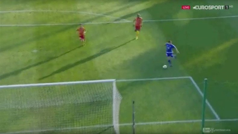 Open goal! Contender for miss of the season... again (VIDEO)