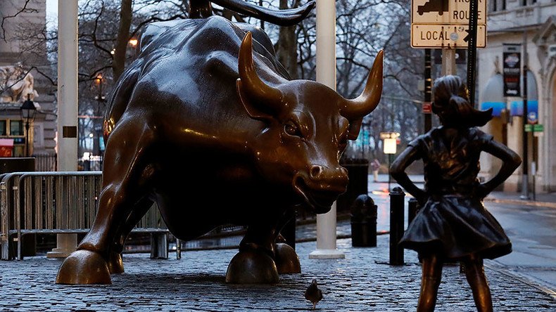 ‘Fearless Girl’ challenged: Wall St bull sculptor claims new statue infringes copyright