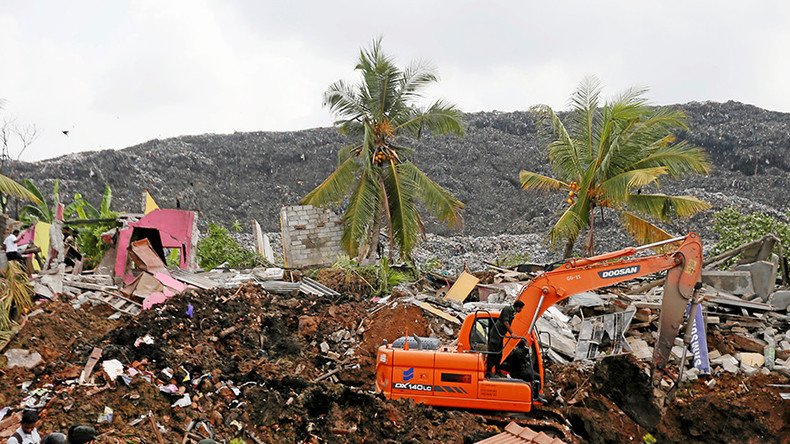 At least 16 killed in colossal Sri Lankan garbage dump landslide (PHOTOS)