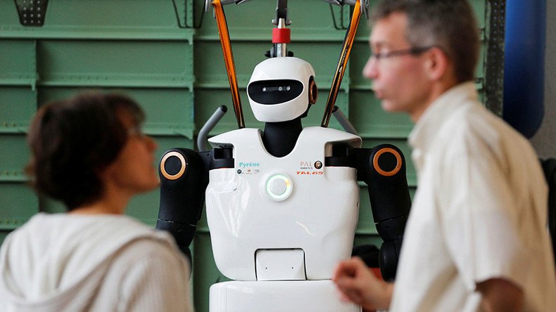 Alt-robot: Human prejudice spreading to AI, new study finds