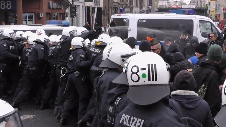 Riot police pepper spray Antifa demonstration in Cologne, brawls erupt (PHOTOS, VIDEO)