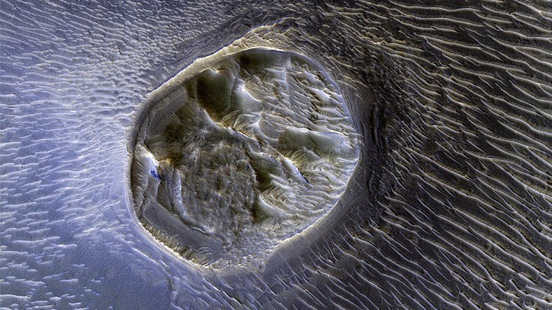 NASA captures incredible new photo of Mars surface