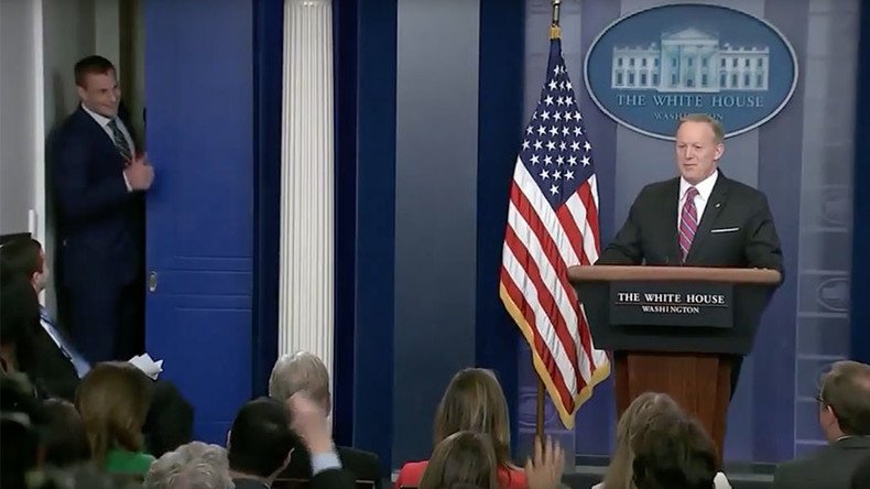 Super Bowl winner ‘Gronk’ offers to help Sean Spicer during White House press briefing (VIDEO)