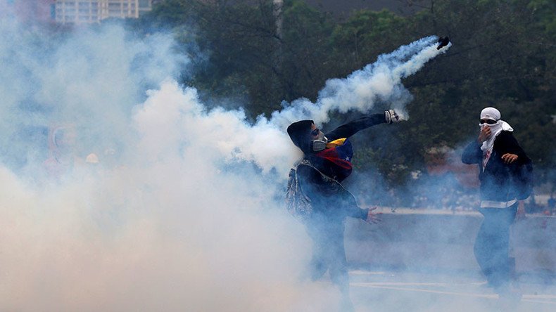 Violent scenes erupt on streets as Venezuelans stage massive anti-Maduro march (VIDEOS, PHOTOS)
