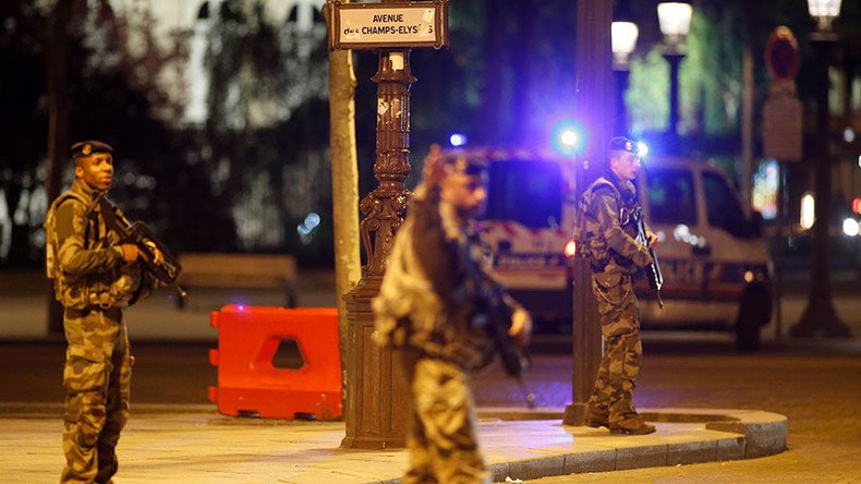 Terrified eyewitnesses share footage of Paris attack aftermath (VIDEOS)