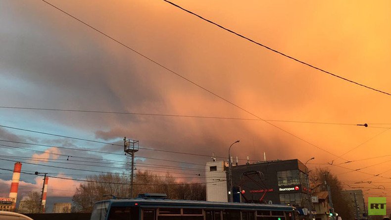 On fire! Stunning red and gold cloud formations over Moscow flood social media (PHOTOS)