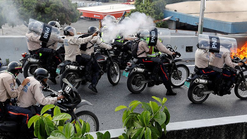 Tear gas & pellets used in clashes at Venezuelan anti-govt protest, injuries reported (GRAPHIC)