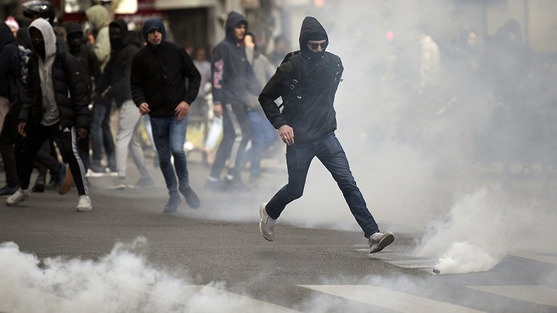 Violent ‘Ni Macron, Ni Le Pen’ demonstrations both candidates will use