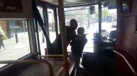 London man wrestles & disarms knife attacker on bus (VIDEO)