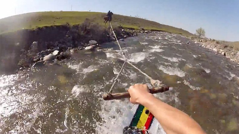 Wakeboarder rides rocky mountain river by horse power (VIDEO)