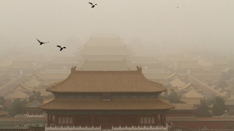 Sandstorm leaves Beijing with yellow skies & ‘beyond index’ pollution (PHOTOS)