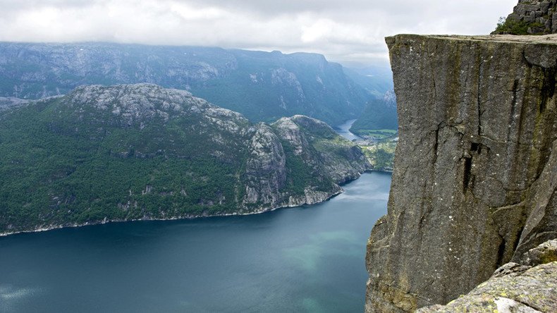 Google Maps sends hundreds of cliff-seeking tourists to Norwegian village 30km away