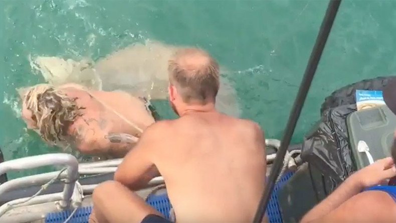 Shark takes bite out of fisherman’s leg after crazy attempt to lasso its tail (VIDEO)