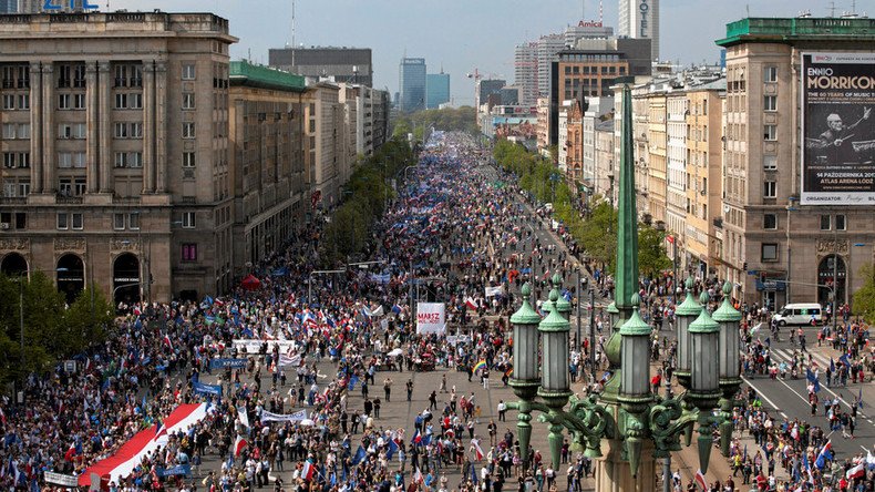 Thousands rally against Polish government in Warsaw  (VIDEOS, PHOTOS)