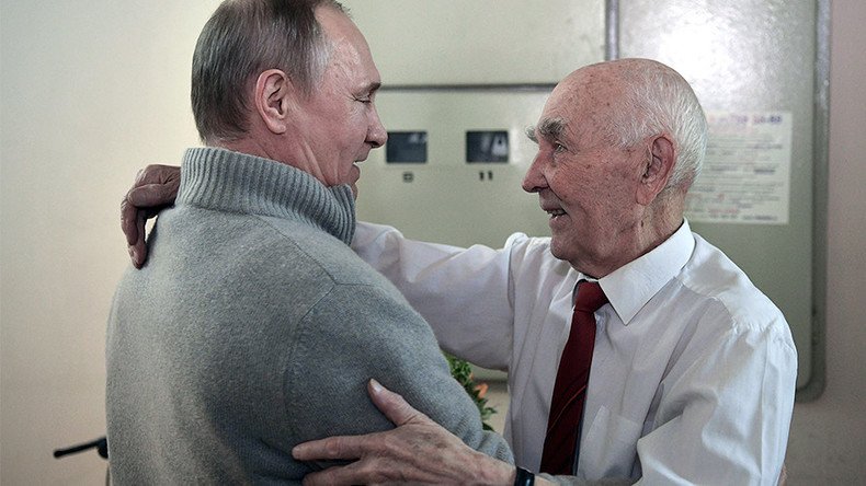 Putin visits his former KGB boss on his 90th birthday (VIDEO)
