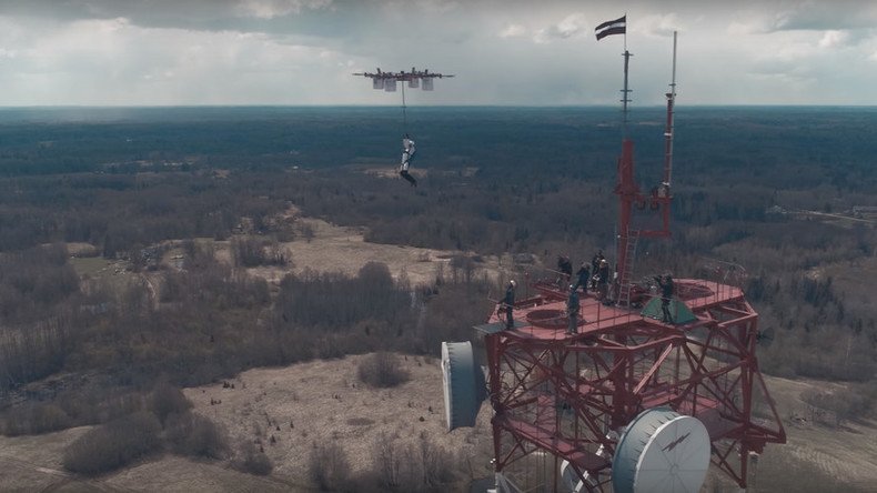 Latvian skydiver performs 1st ever drone jump (VIDEO)