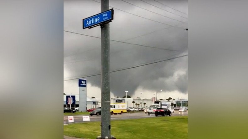 Dark tornado flips vehicles, cuts power to 9,000 homes in Baton Rouge (PHOTOS, VIDEOS)