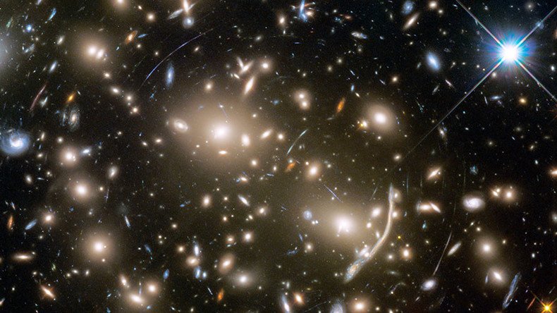 Hubble telescope captures spectacular image of light bending through space (PHOTO)